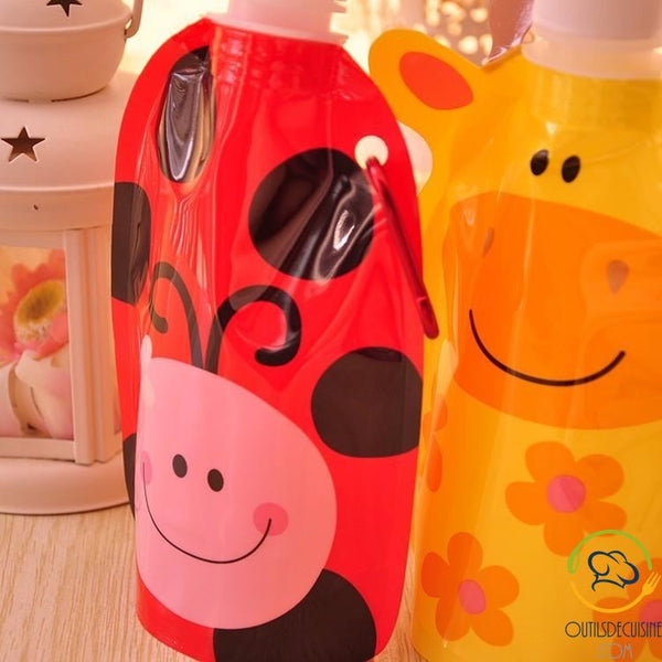 Foldable and reusable water bottles for children with animal motifs